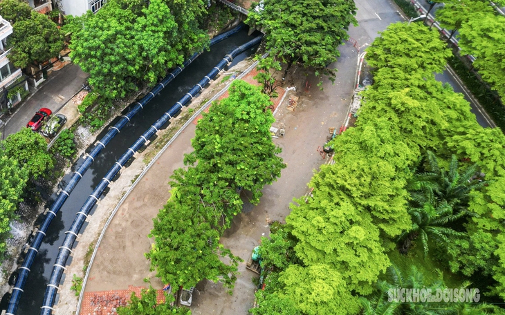 Đường ống khổng lồ dẫn nước từ Hồ Tây về hồi sinh sông Tô Lịch