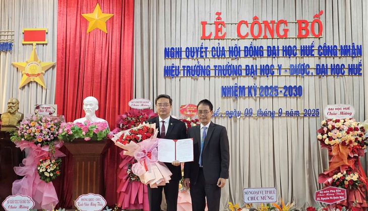Công bố nghị quyết công nhận Hiệu trưởng Trường Đại học Y - Dược Huế- Ảnh 1.