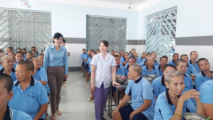 ‘Má’ Thúy của những bệnh nhi tâm thần- Ảnh 1.