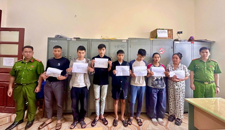 Tạm giữ hình sự Anh 'Khàn' và 6 đối tượng gây rối trật tự ở Sa Pa- Ảnh 1. Tạm giữ hình sự Anh 'Khàn' và 6 đối tượng gây rối trật tự ở Sa Pa- Ảnh 1.