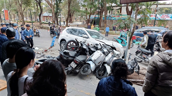 Gần 100 người thương vong vì tai nạn giao thông trong ngày thứ 2 kỳ nghỉ Tết Dương lịch- Ảnh 2. Gần 100 người thương vong vì tai nạn giao thông trong ngày thứ 2 kỳ nghỉ Tết Dương lịch- Ảnh 2.