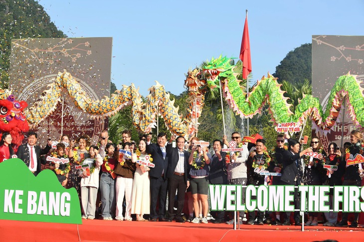 Những vị khách đầu tiên đến với di sản thiên nhiên thế giới ngày đầu năm 2026- Ảnh 1.