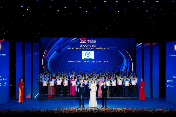 Vinapharm tiếp tục khẳng định vị thế trong top 10 Công ty uy tín ngành Dược - Thiết bị y tế và Chăm sóc sức khỏe năm 2025- Ảnh 1.
