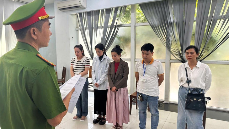 Truy nã đặc biệt nữ kế toán trong vụ phòng khám “vẽ bệnh, moi tiền” ở Đà Nẵng- Ảnh 3. Truy nã đặc biệt nữ kế toán trong vụ phòng khám “vẽ bệnh, moi tiền” ở Đà Nẵng- Ảnh 3.