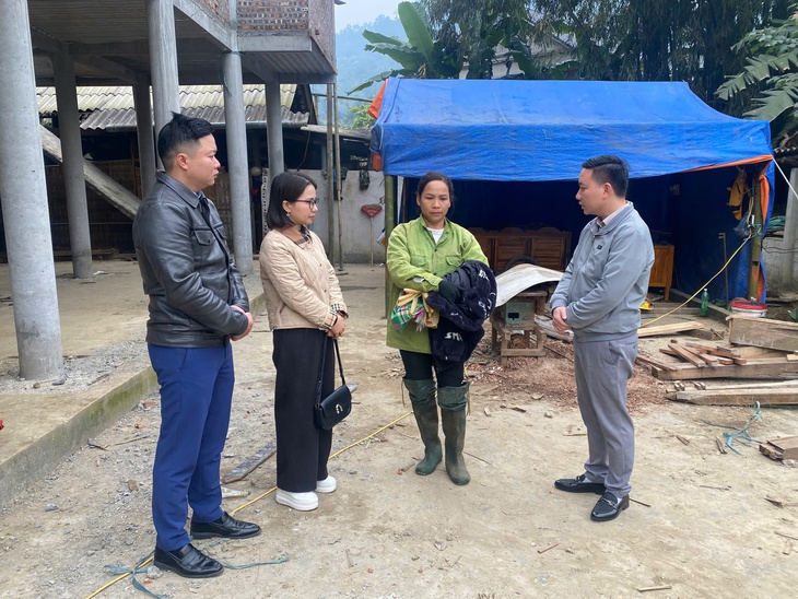Nữ sinh lớp 6 ở Lào Cai bị bạn học đánh chảy máu- Ảnh 2. Nữ sinh lớp 6 ở Lào Cai bị bạn học đánh chảy máu- Ảnh 2.