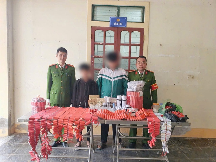 Học theo mạng xã hội, thiếu niên ở Nghệ An lén chế tạo hàng nghìn quả pháo nổ- Ảnh 1.