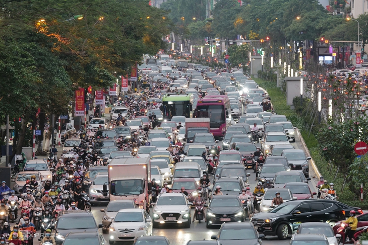 Hà Nội sẽ công bố cụ thể các tuyến đường hạn chế xe xăng dầu trong vùng phát thải thấp- Ảnh 1. Hà Nội sẽ công bố cụ thể các tuyến đường hạn chế xe xăng dầu trong vùng phát thải thấp- Ảnh 1.