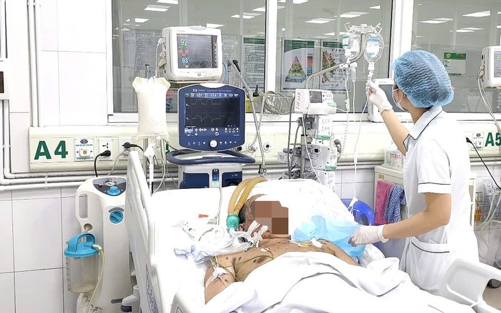 Cứu sống thiếu niên trượt chân xuống hồ sâu khi đi câu cá- Ảnh 3.