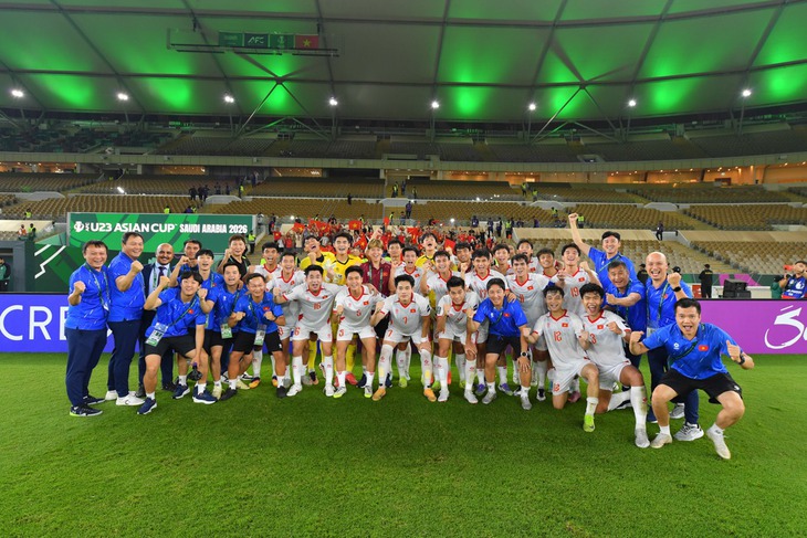 HLV Kim Sang Sik: 'U23 Việt Nam sẽ tiếp tục chuẩn bị thật tốt để có thể viết tiếp kỳ tích'- Ảnh 1.