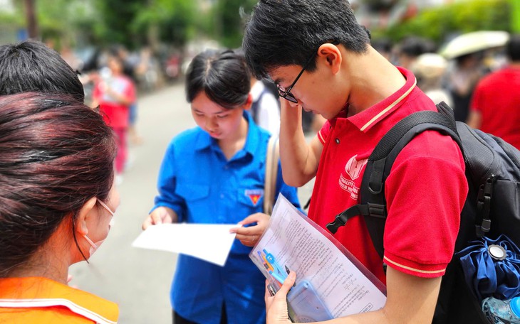 Trước áp lực tuyển sinh lớp 10, phụ huynh đồng hành cùng con thế nào?