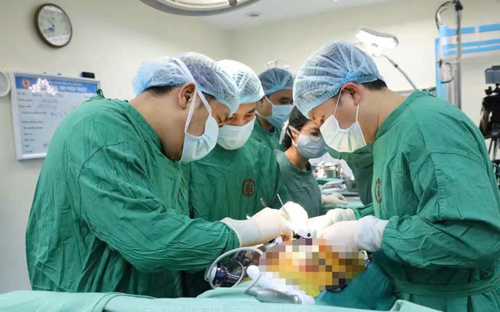 Thêm ca ghép thận mẹ hiến cho con tại Bệnh viện Việt Nam - Thụy Điển Uông Bí