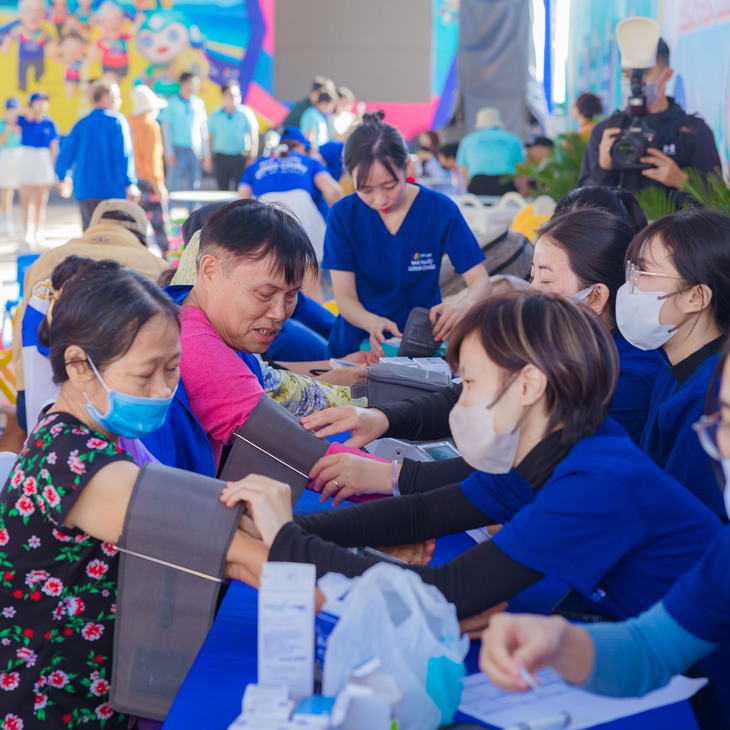 Ngàn gia đình sải bước tại 'Ngày hội Gia đình Long Châu 2026' cùng Trường Giang, Khắc Việt và Angel Play - Ảnh 4.