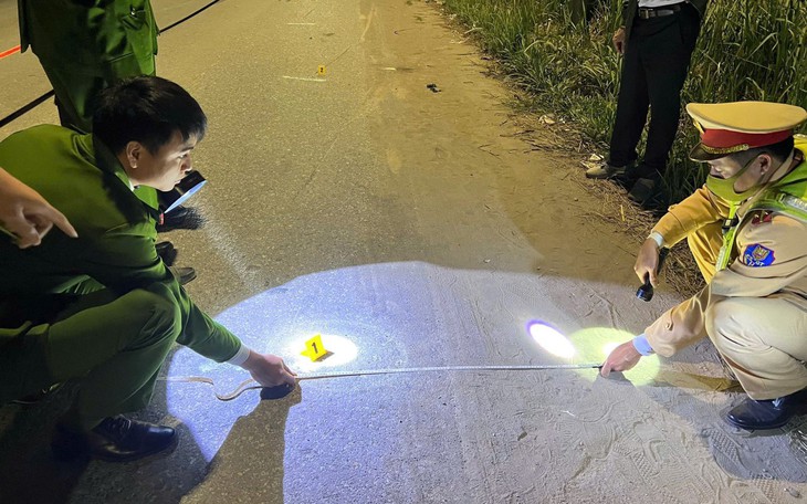 Uống rượu, vượt chốt kiểm tra nồng độ cồn, nam thanh niên điều khiển xe máy tông đại úy CSGT