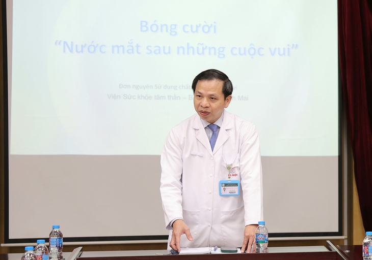 Hy hữu: Nữ sinh đến viện tâm thần khám vẫn mang theo 'bình khí cười' để phòng lên cơn nghiện- Ảnh 1. Hy hữu: Nữ sinh đến viện tâm thần khám vẫn mang theo 'bình khí cười' để phòng lên cơn nghiện- Ảnh 1.