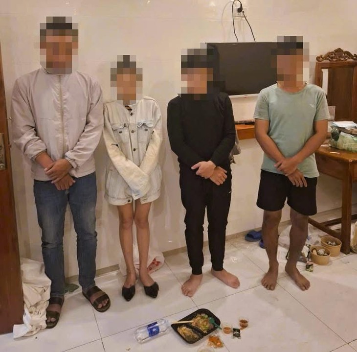 Phát hiện 1 nữ 2 nam đang 'phê pha' trong nhà nghỉ- Ảnh 1.