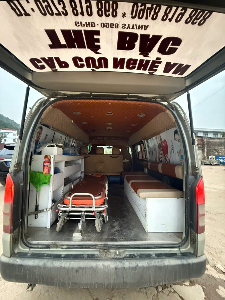 Tăng cường quản lý xe cứu thương sau vụ thu hơn 11 triệu đồng để chăm sóc người bệnh trong vài giờ- Ảnh 1. Tăng cường quản lý xe cứu thương sau vụ thu hơn 11 triệu đồng để chăm sóc người bệnh trong vài giờ- Ảnh 1.