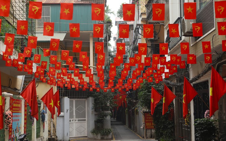 Hà Nội rực rỡ sắc cờ chào mừng Đại hội XIV của Đảng