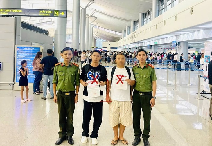 Trục xuất 2 người nước ngoài nhập cảnh trái phép vào Việt Nam- Ảnh 1.