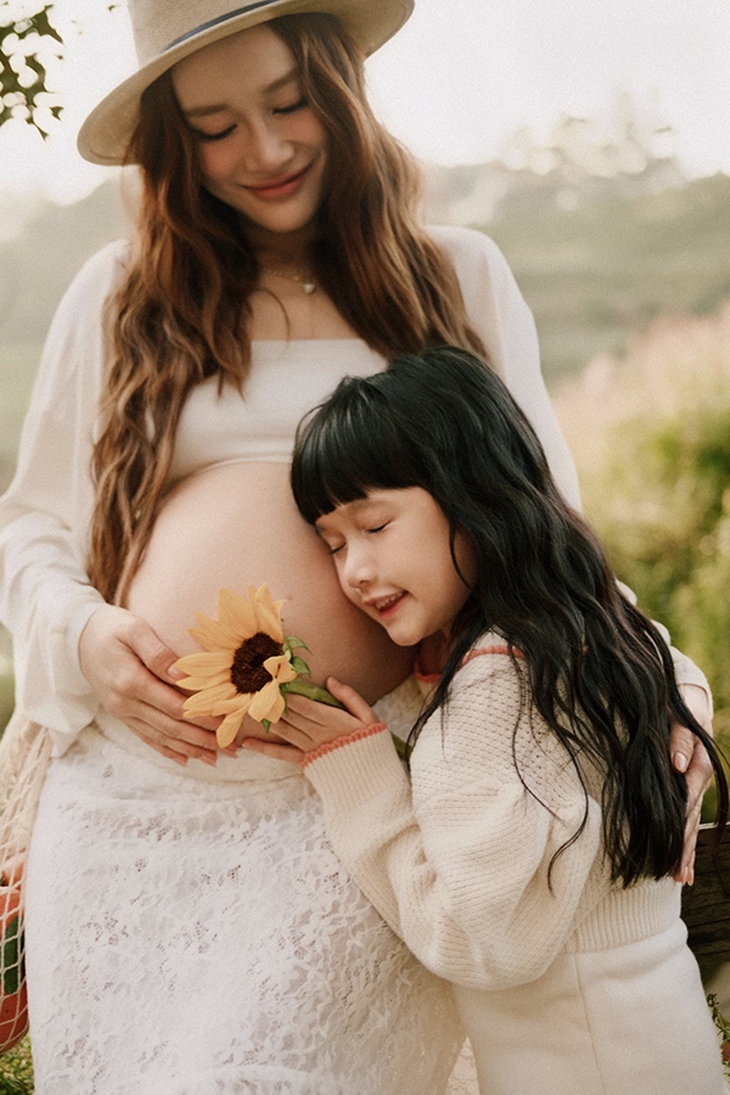 Cận cảnh nhan sắc 'không tì vết' của Nhã Phương ở tháng cuối thai kỳ lần 3- Ảnh 1.