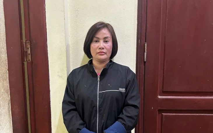 Chủ quán cà phê "chiều khách" bằng gái bán dâm