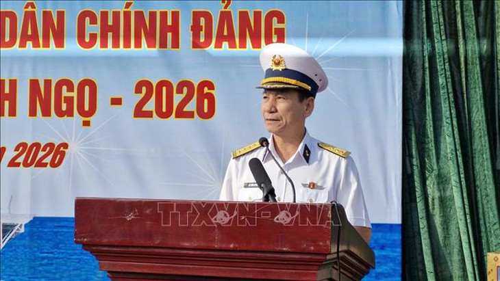 Hai tàu Hải quân khởi hành mang quà Tết đến Nhà giàn DK1 và các tàu trực trên biển- Ảnh 1.