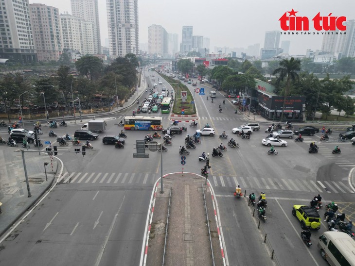 Đường phố Hà Nội thông thoáng như ngày Tết khi cấm xe tải vào nội đô- Ảnh 6.