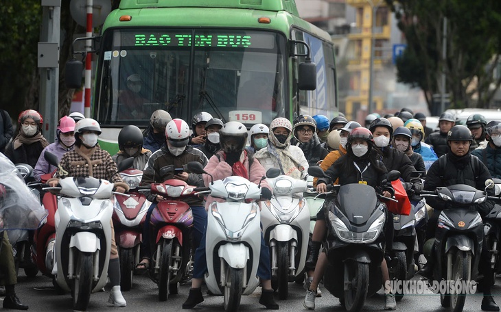Cập nhật diễn biến mới nhất cơn bão đang hoạt động gần Biển Đông- Ảnh 2.