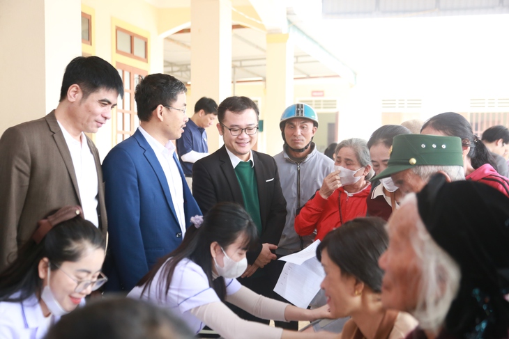 Y, bác sĩ Nghệ An khám bệnh, phát thuốc miễn phí cho bà con vùng khó khăn trước Tết- Ảnh 7.