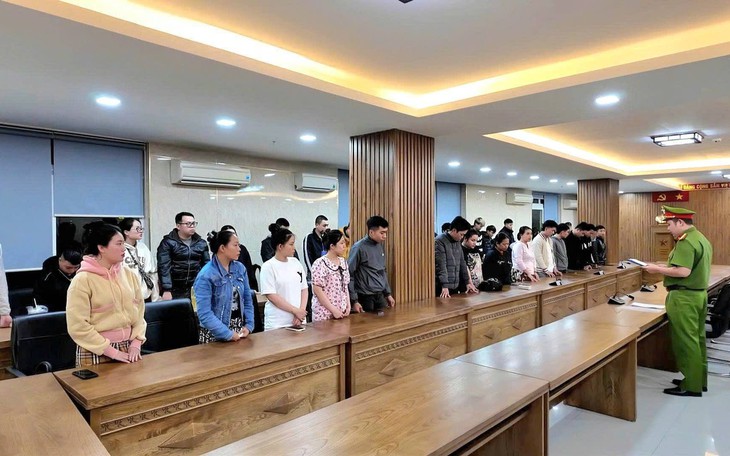 Công an Lâm Đồng tiếp nhận nhiều nạn nhân sập bẫy 'việc nhẹ, lương cao' từ Campuchia- Ảnh 3.