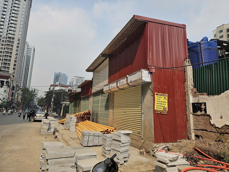 Nhà siêu mỏng xuất hiện sau khi mở rộng đường Nguyễn Tuân- Ảnh 4. Nhà siêu mỏng xuất hiện sau khi mở rộng đường Nguyễn Tuân- Ảnh 4.
