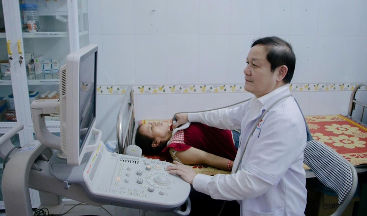 Gần 500 người dân xã Vân Tụ được sàng lọc ung thư, cấp phát thuốc miễn phí- Ảnh 1.