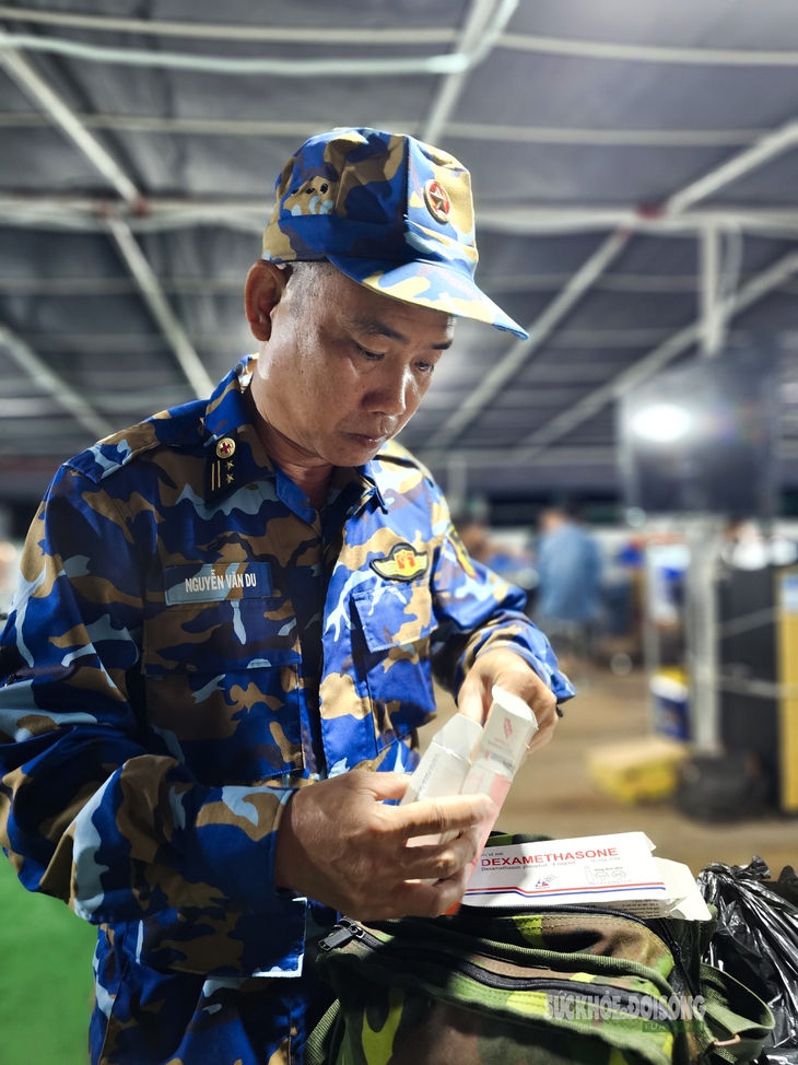 Phía sau hải trình mang Xuân ra đảo: Những đêm không ngủ của bác sĩ Du- Ảnh 1. Phía sau hải trình mang Xuân ra đảo: Những đêm không ngủ của bác sĩ Du- Ảnh 1.