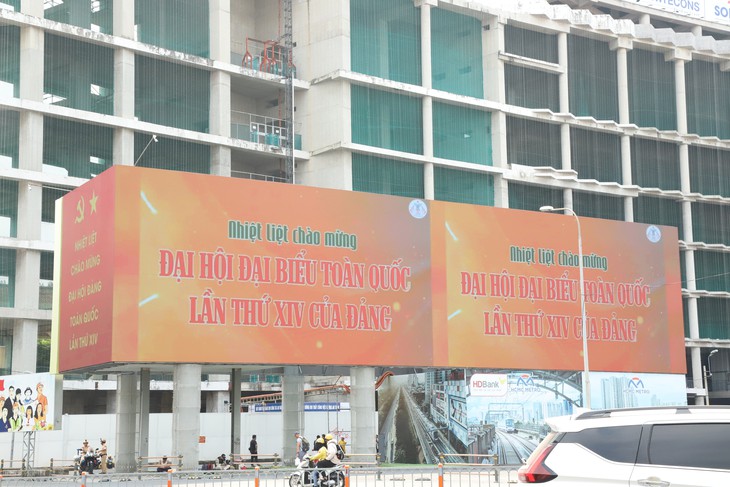 TPHCM rực rỡ sắc cờ hoa hướng về Đại hội XIV của Đảng- Ảnh 3.