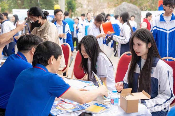 Ngành 'hot' có thật sự là lối đi an toàn cho học sinh lớp 12?- Ảnh 1. Ngành 'hot' có thật sự là lối đi an toàn cho học sinh lớp 12?- Ảnh 1.