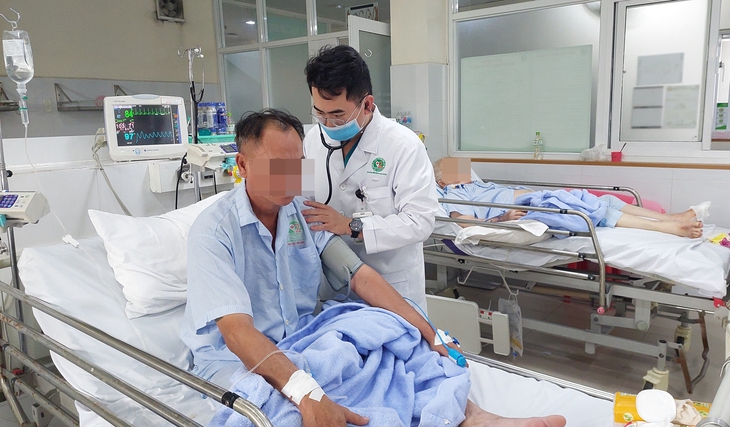 Chạy đua với tử thần trong đêm cứu sống bệnh nhân nhồi máu cơ tim cấp ‘3 không’ - Ảnh 1.
