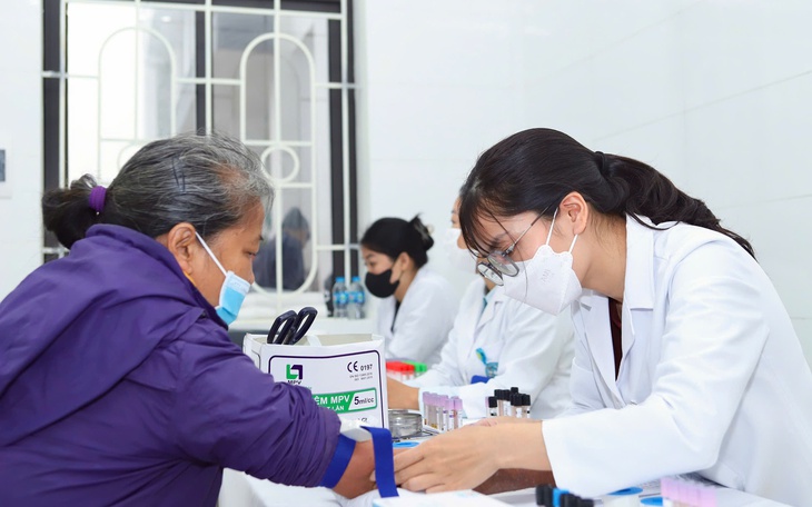 Đưa Nghị quyết 72 vào cuộc sống: Trạm y tế gần dân phát huy vai trò "gác cổng"