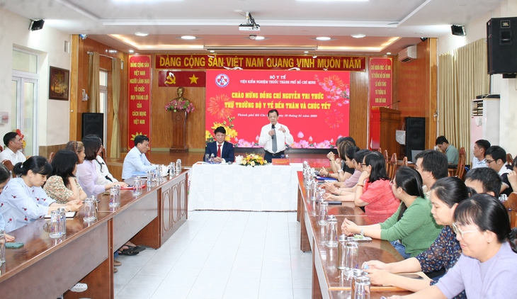 Thứ trưởng Nguyễn Tri Thức thăm, làm việc và chúc Tết hai đơn vị trực thuộc Bộ Y tế tại TPHCM- Ảnh 3. Thứ trưởng Nguyễn Tri Thức thăm, làm việc và chúc Tết hai đơn vị trực thuộc Bộ Y tế tại TPHCM- Ảnh 3.