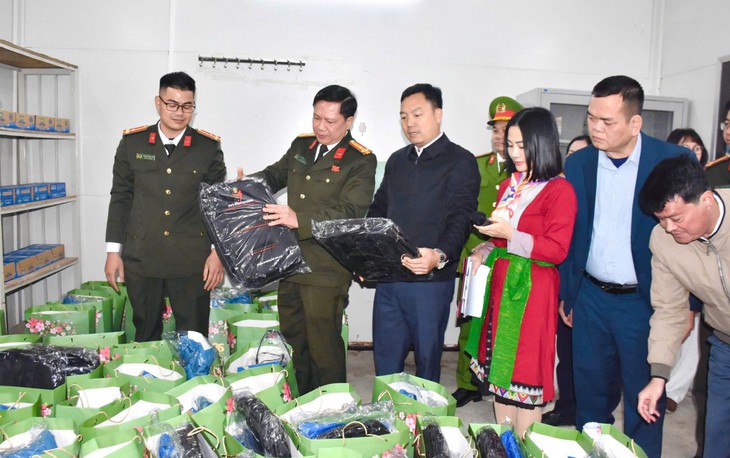 Hành trình mang hơi ấm và ánh sáng đến với đồng bào vùng cao Thanh Hóa- Ảnh 3.