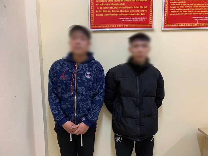 Tạm giam 2 thanh niên Gen Z mua bán tinh dầu POD chứa ma túy- Ảnh 1. Tạm giam 2 thanh niên Gen Z mua bán tinh dầu POD chứa ma túy- Ảnh 1.