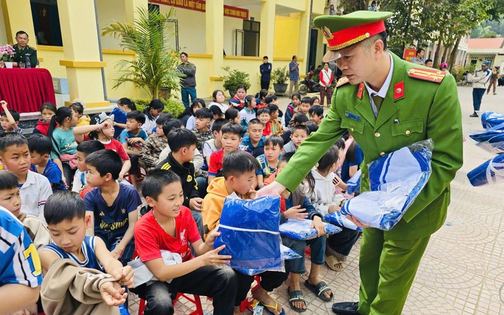 Xây dựng bếp ăn bán trú cho học sinh đồng bào Rục ở bản Mò O Ồ Ồ- Ảnh 2.