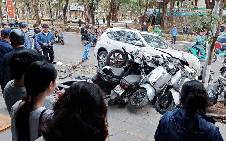 Gần 100 người thương vong vì tai nạn giao thông trong ngày thứ 2 kỳ nghỉ Tết Dương lịch