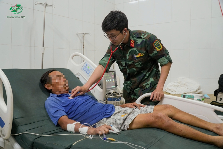 Kịp thời hội chẩn và đưa ngư dân bị nhồi máu não từ đảo Nam Yết vào đất liền- Ảnh 1.