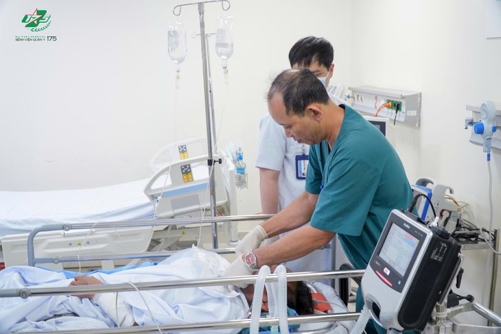 Kịp thời hội chẩn và đưa ngư dân bị nhồi máu não từ đảo Nam Yết vào đất liền- Ảnh 4.
