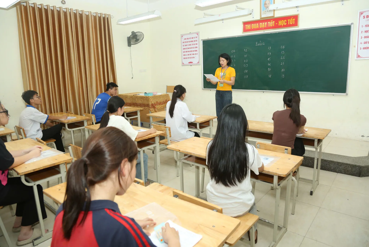 Sĩ tử lo lắng vì chưa biết môn thi thứ ba: Đây là những lời khuyên từ thầy cô- Ảnh 1.