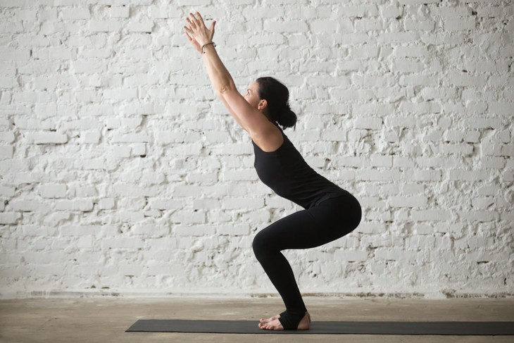 5 tư thế yoga giúp săn chắc đôi chân- Ảnh 1.