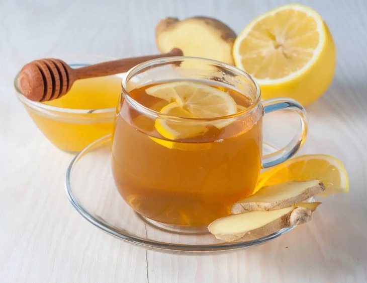 Vì sao bác sĩ khuyên nên uống chanh gừng mật ong khi trời lạnh?- Ảnh 1. Vì sao bác sĩ khuyên nên uống chanh gừng mật ong khi trời lạnh?- Ảnh 1.