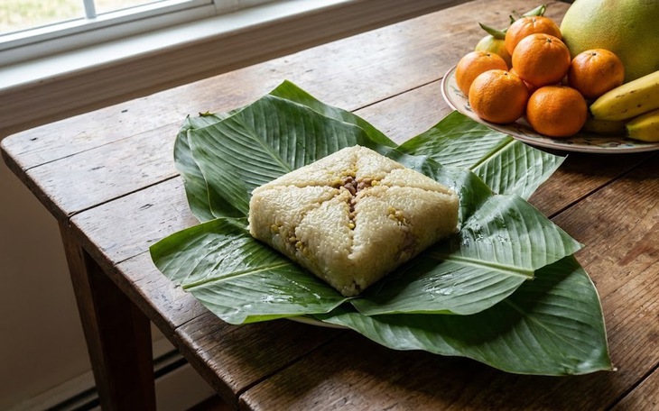 Bánh chưng bị mốc vỏ: Cắt bỏ phần mốc rồi rán lên ăn liệu có an toàn?