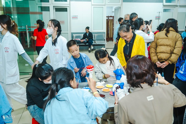 Tết ấm áp yêu thương dành cho bệnh nhân tại Bệnh viện Đa khoa tỉnh Thanh Hóa- Ảnh 5.