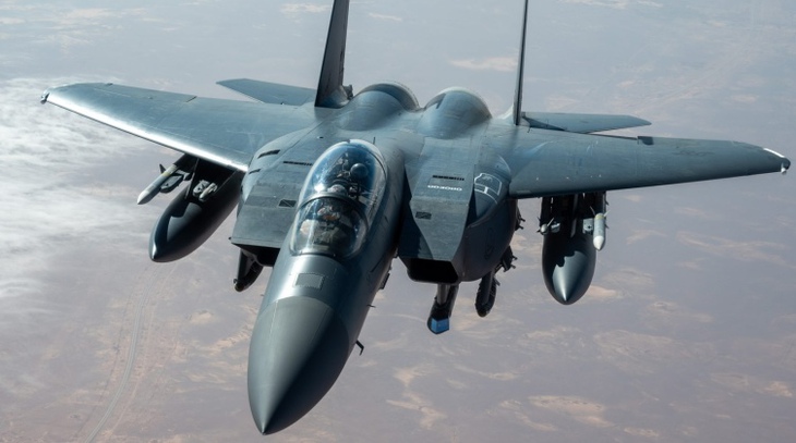 Mỹ 'siết vòng vây' Iran bằng tiêm kích F-15E và siêu tàu sân bay hạt nhân- Ảnh 1. Mỹ 'siết vòng vây' Iran bằng tiêm kích F-15E và siêu tàu sân bay hạt nhân- Ảnh 1.
