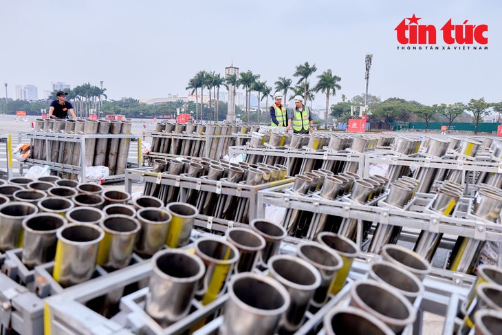 Cận cảnh trận địa bắn pháo hoa trong chương trình nghệ thuật đặc biệt 'Dưới lá cờ vẻ vang của Đảng'- Ảnh 4.